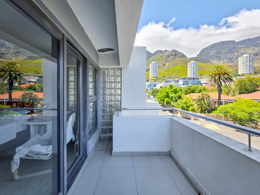 2 Bedroom Property for Sale in Vredehoek Western Cape